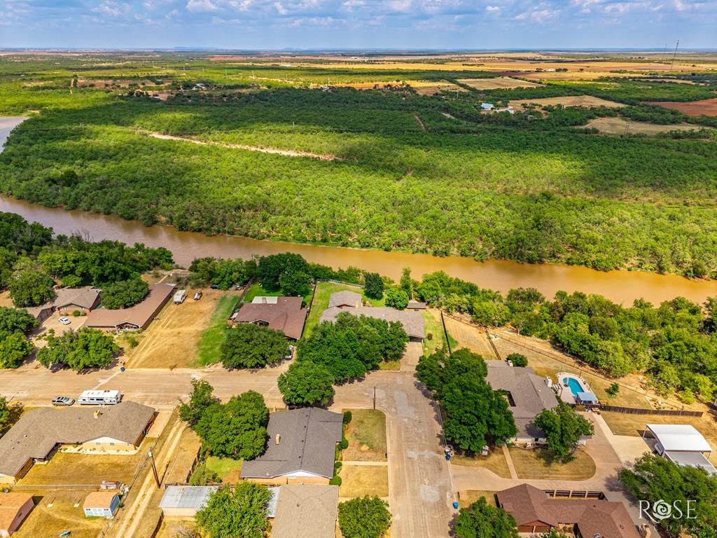 Image 75 of property listing at 1000 Lakeside Dr, Ballinger, TX 76821