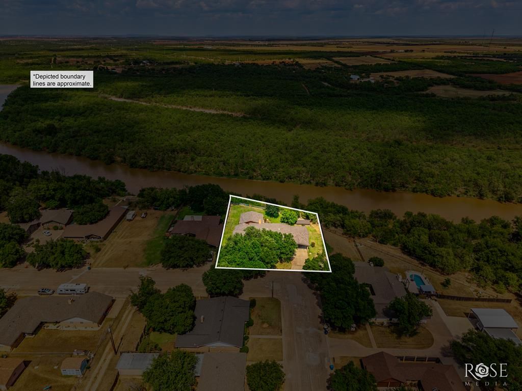 Image 76 of property listing at 1000 Lakeside Dr, Ballinger, TX 76821