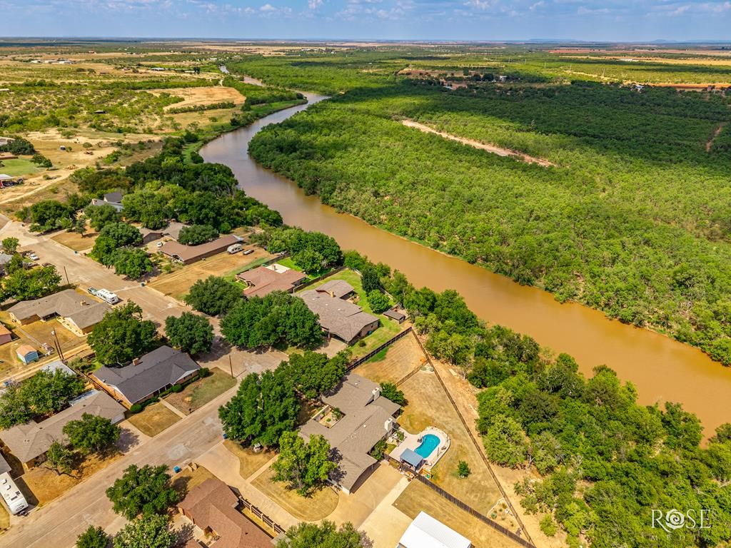Image 77 of property listing at 1000 Lakeside Dr, Ballinger, TX 76821