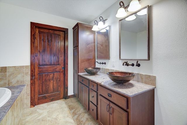 250 Jack Turner Road, Cleveland, TX 77328