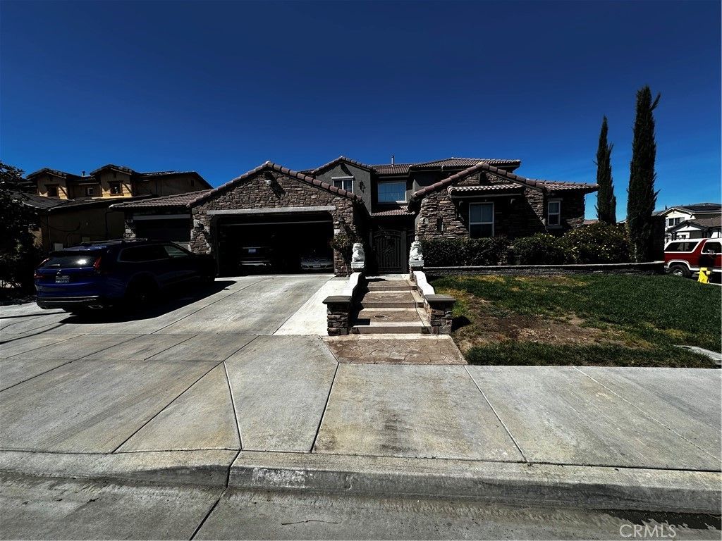 Image 1 of property listing at 428 Iriole Rd, San Jacinto, CA 92582