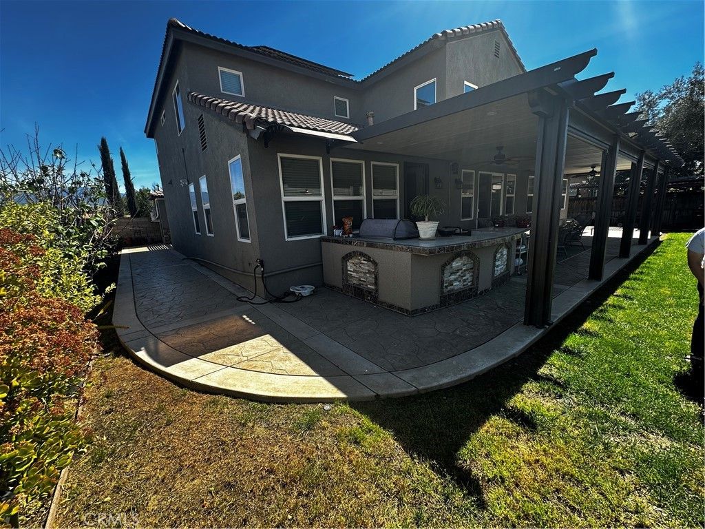 Image 2 of property listing at 428 Iriole Rd, San Jacinto, CA 92582