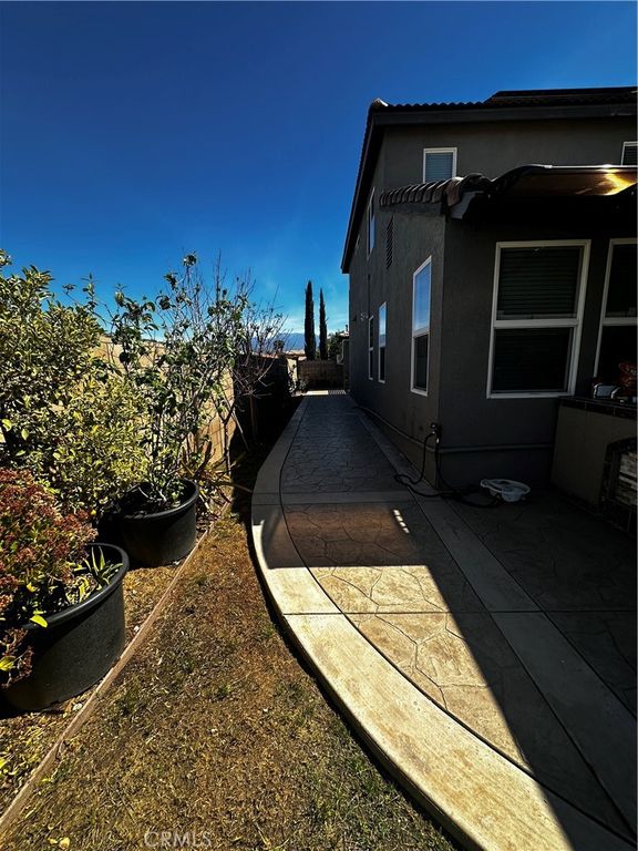 Image 3 of property listing at 428 Iriole Rd, San Jacinto, CA 92582