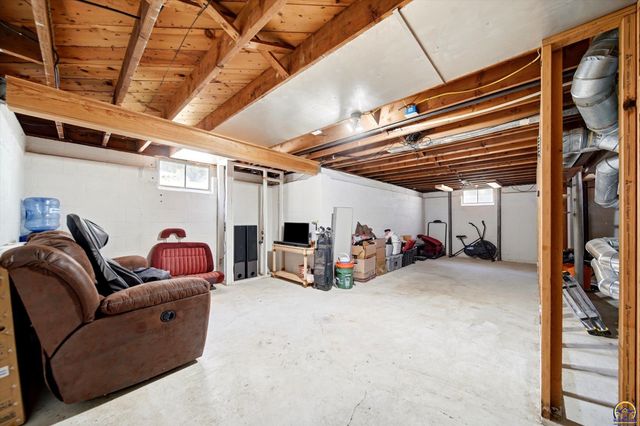 623 SW High AVE, Topeka, KS 66606