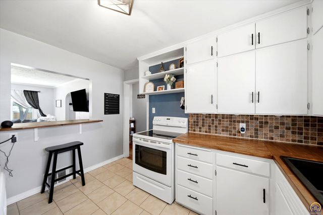 623 SW High AVE, Topeka, KS 66606