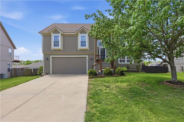 1131 S 12th Street, Louisburg, KS 66053