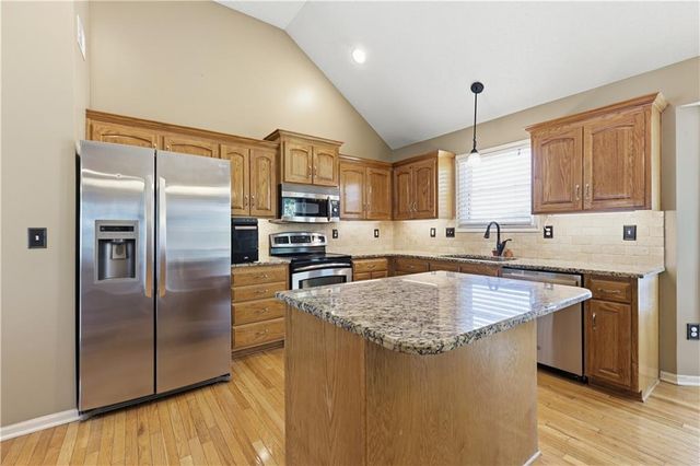 1131 S 12th Street, Louisburg, KS 66053