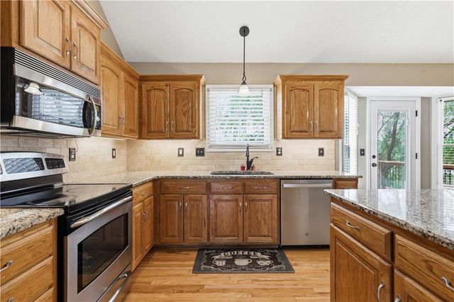 1131 S 12th Street, Louisburg, KS 66053