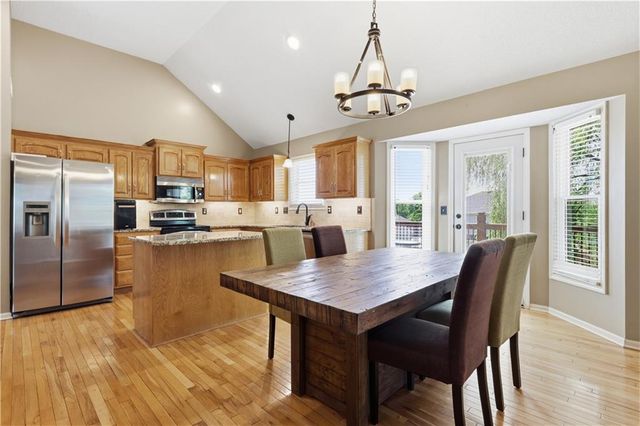 1131 S 12th Street, Louisburg, KS 66053
