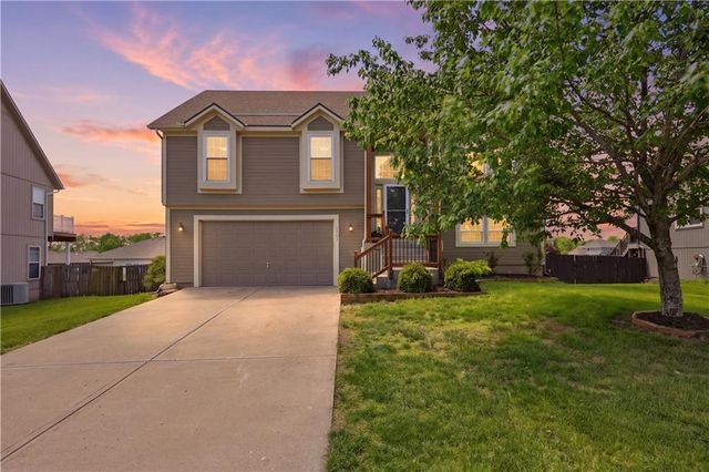 1131 S 12th Street, Louisburg, KS 66053