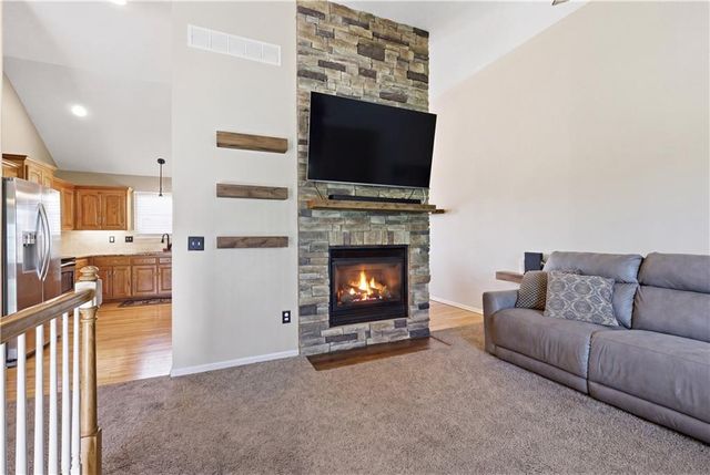 1131 S 12th Street, Louisburg, KS 66053