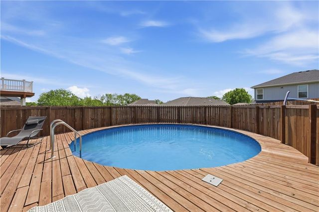 1131 S 12th Street, Louisburg, KS 66053