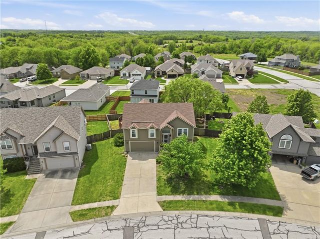 1131 S 12th Street, Louisburg, KS 66053