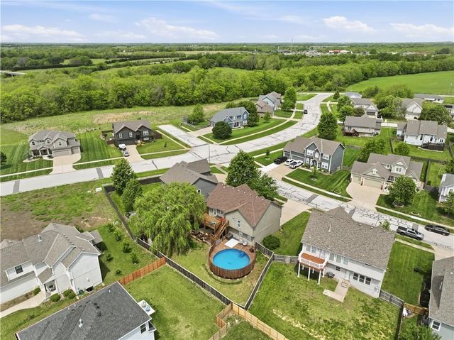 1131 S 12th Street, Louisburg, KS 66053