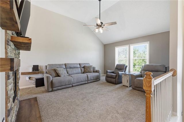 1131 S 12th Street, Louisburg, KS 66053
