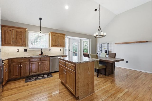 1131 S 12th Street, Louisburg, KS 66053