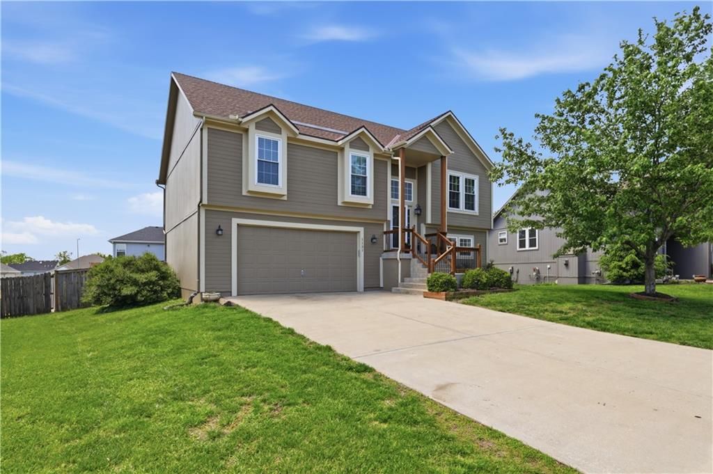 1131 S 12th Street, Louisburg, KS 66053