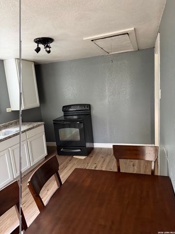 910 LAMAR ST, San Antonio, TX 78202