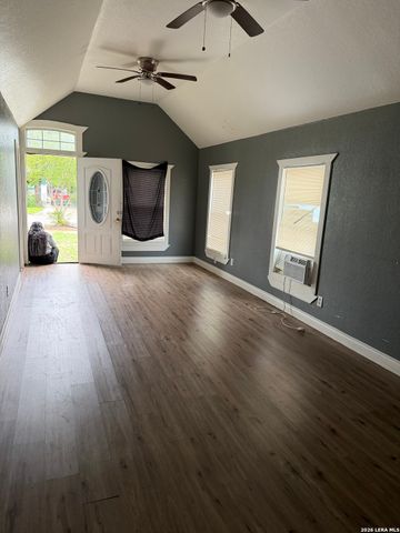 910 LAMAR ST, San Antonio, TX 78202