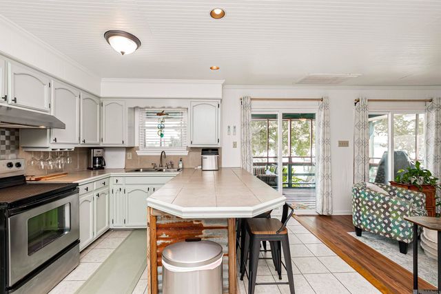 8016 False River Rd, Oscar, LA 70762