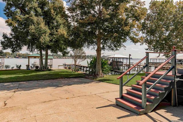 8016 False River Rd, Oscar, LA 70762