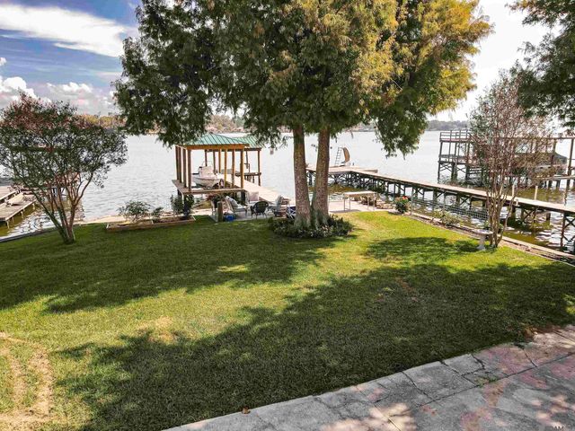 8016 False River Rd, Oscar, LA 70762