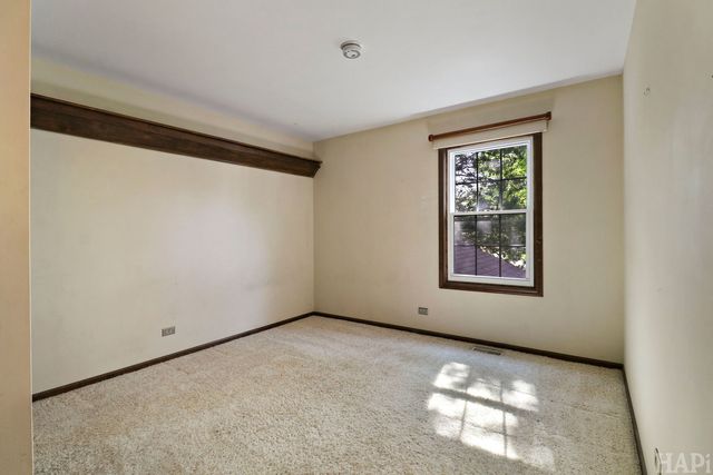 470 Highland Grove Drive, Buffalo Grove, IL 60089