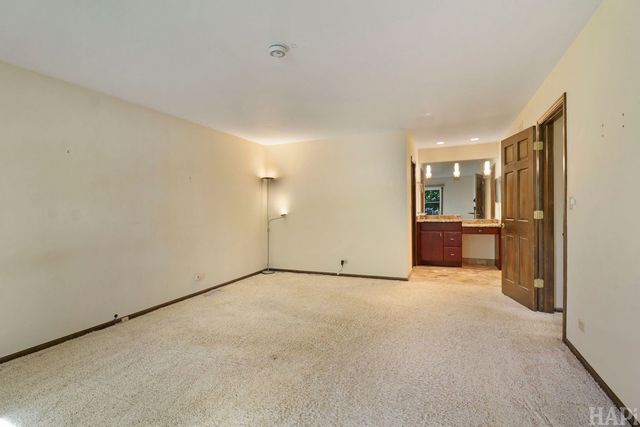 470 Highland Grove Drive, Buffalo Grove, IL 60089