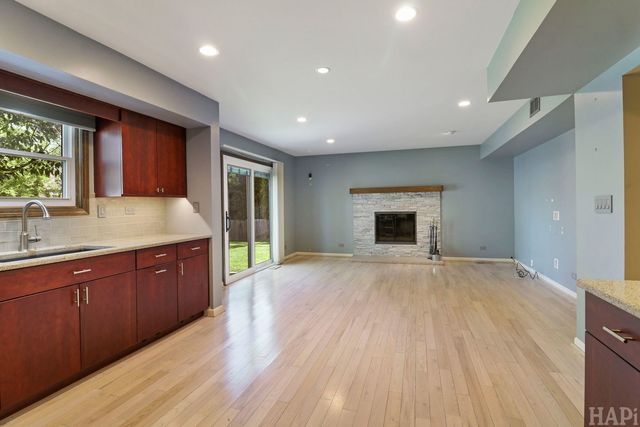 470 Highland Grove Drive, Buffalo Grove, IL 60089