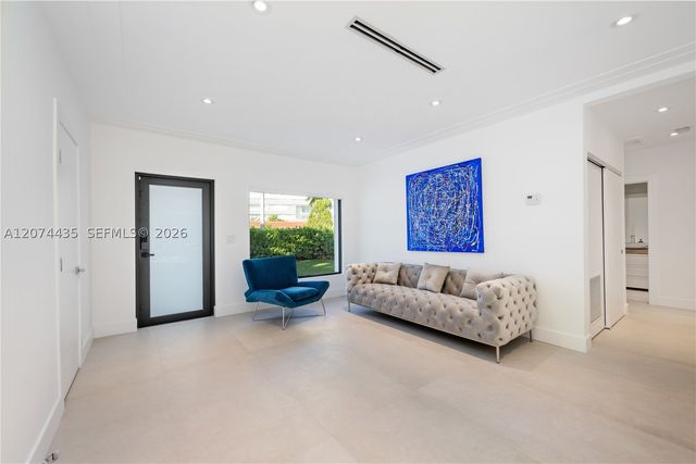 900 W 47th Ct, Miami Beach, FL 33140