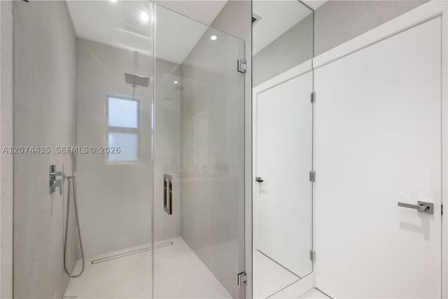 900 W 47th Ct, Miami Beach, FL 33140