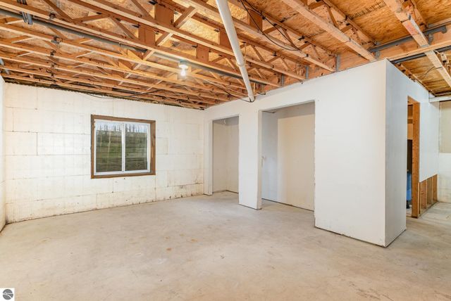 5596 W School Road, Mt Pleasant, MI 48858