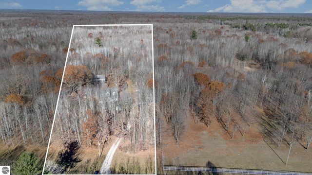 5596 W School Road, Mt Pleasant, MI 48858