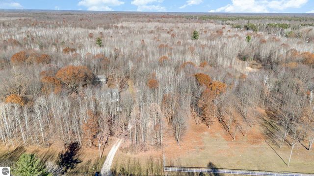 5596 W School Road, Mt Pleasant, MI 48858