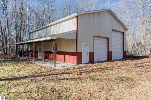 5596 W School Road, Mt Pleasant, MI 48858