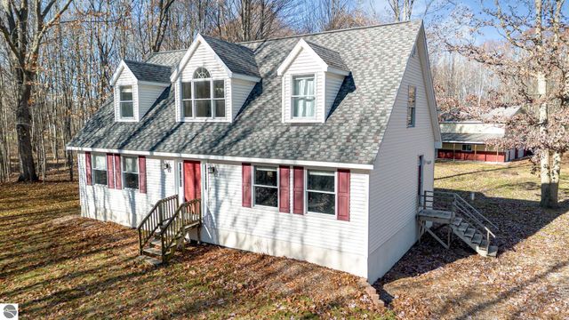 5596 W School Road, Mt Pleasant, MI 48858