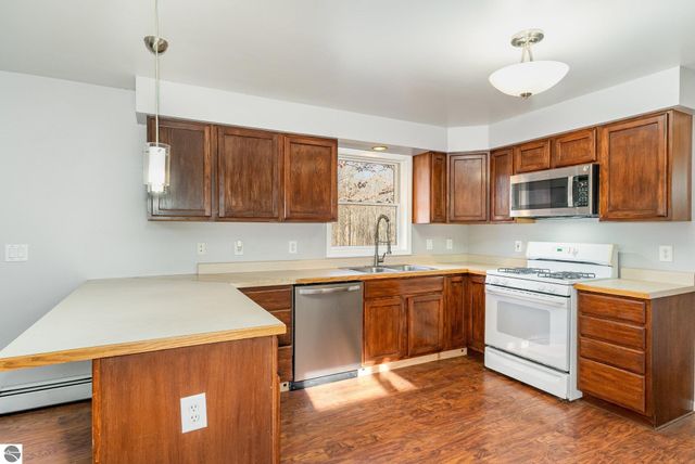 5596 W School Road, Mt Pleasant, MI 48858