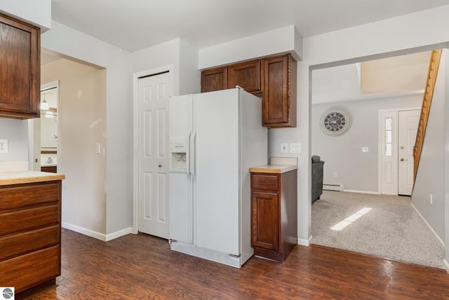 5596 W School Road, Mt Pleasant, MI 48858