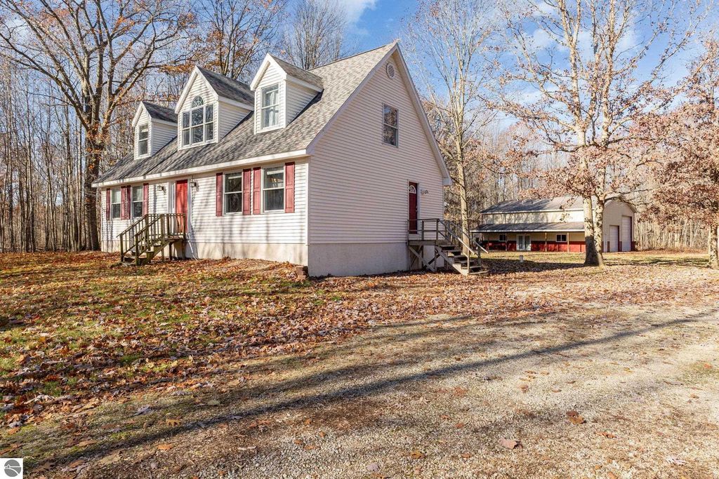 5596 W School Road, Mt Pleasant, MI 48858