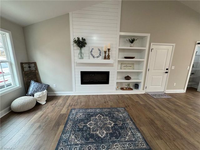 901 Kingsway Drive, King, NC 27021