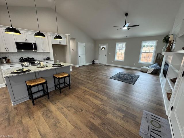 901 Kingsway Drive, King, NC 27021