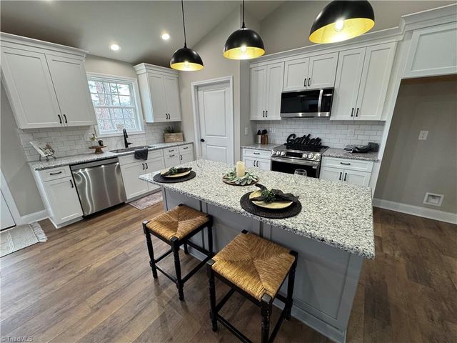 901 Kingsway Drive, King, NC 27021