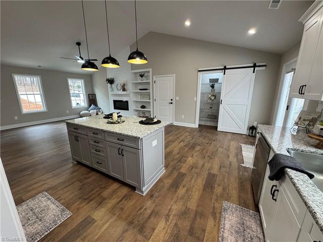 901 Kingsway Drive, King, NC 27021