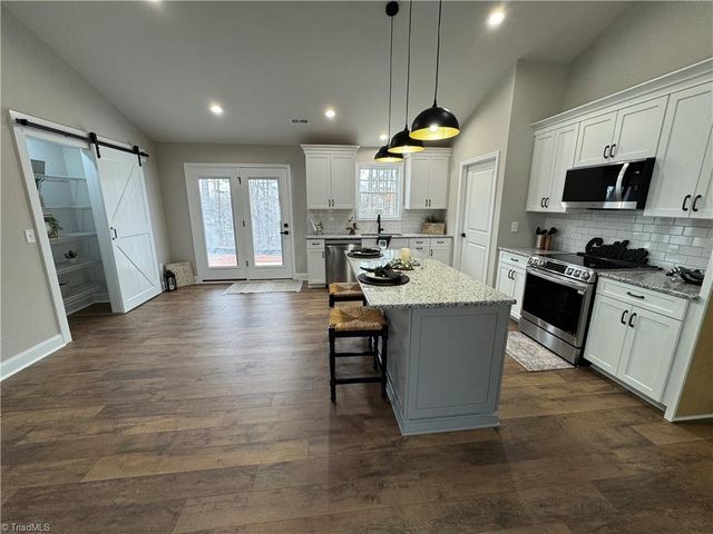 901 Kingsway Drive, King, NC 27021