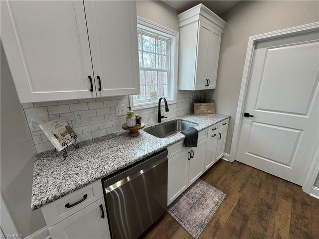 901 Kingsway Drive, King, NC 27021