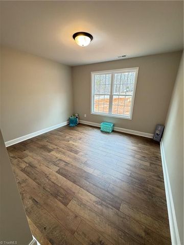 901 Kingsway Drive, King, NC 27021