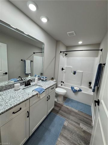 901 Kingsway Drive, King, NC 27021