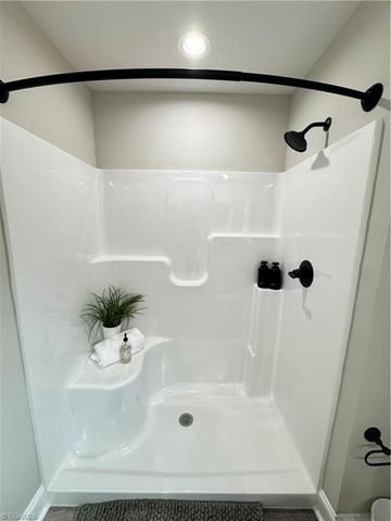 901 Kingsway Drive, King, NC 27021