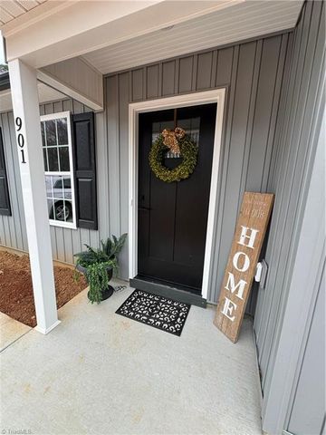 901 Kingsway Drive, King, NC 27021