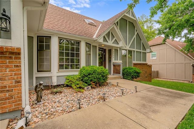 8408 W 115th Street, Overland Park, KS 66210